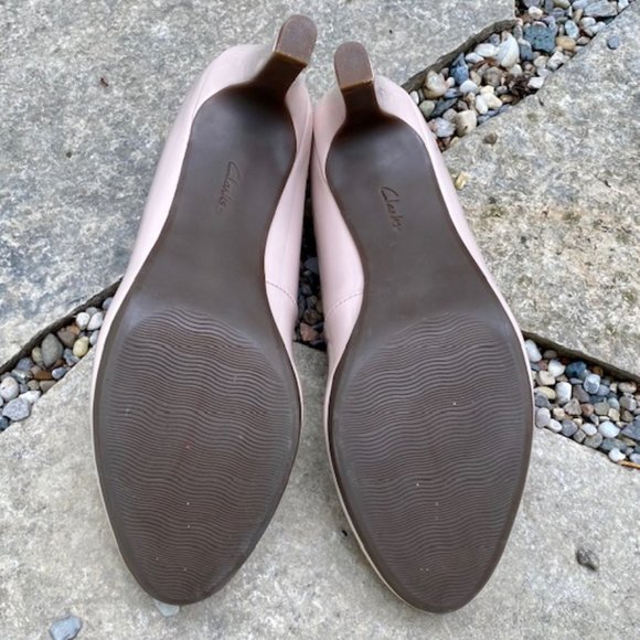 (Condition updated) Clarks Faux Leather Pump - Picture 10 of 16